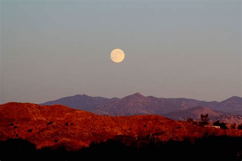 Full Moon Over The Desert Mountains This Picture Was Taken Flickr