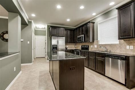 Cabinets made in our facility in benseville, illinois surpass other cabinets when it comes to quality, durability, and aesthetics. 27 Best Black Pearl Granite Countertops Design Ideas