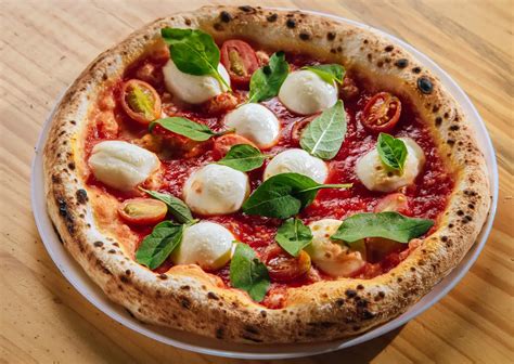 Receita Autêntica De Pizza Margherita Italiana Feita Em Casa