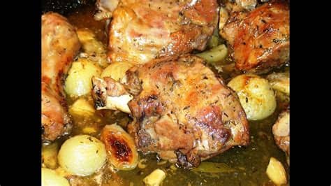 Poner el cordero dentro de una bandeja adecuada para horno. Receta Cordero al horno - Recetas de cocina, paso a paso ...