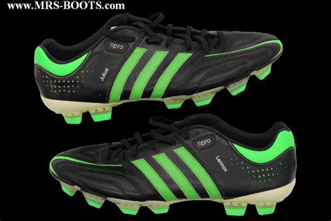 04.01.2018 · toni kroos has been wearing almost always the same boots after he switched from the old adidas adipure iv boots (released in 2011) in april 2014. TONI KROOS - ADIDAS MATCH WORN BOOTS
