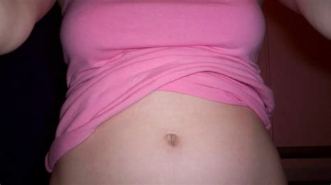 Will My Belly Button Pop Out During Pregnancy Youtube
