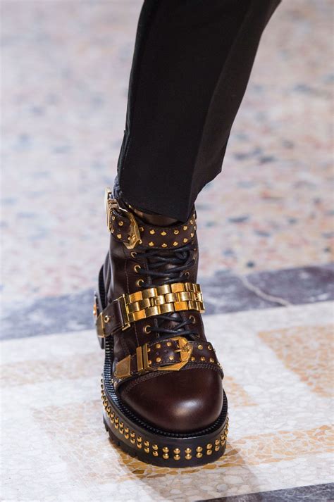 Versace Fall 2018 Mens Fashion Show Details The