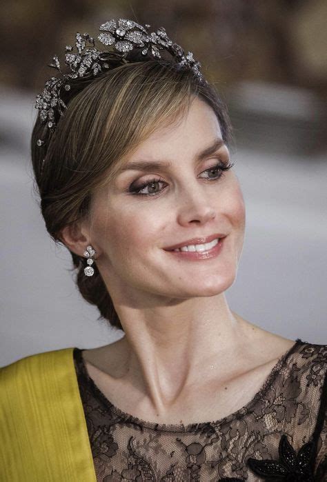 Queen Letizia Of Spain Dangling Gemstone Earrings Con Imágenes