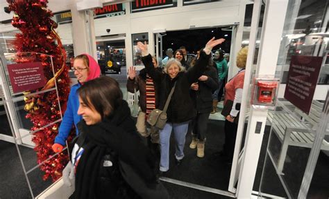What Stpres Are Staying Open All Night For Black Friday - Thanksgiving, Black Friday shopping 2016 hours: What time do Walmart