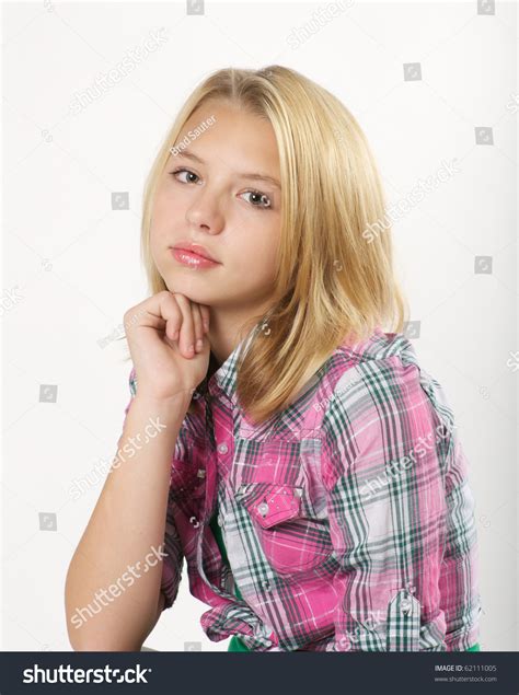 Young Preteen Girl Serious Look Studio 스톡 사진 62111005 Shutterstock