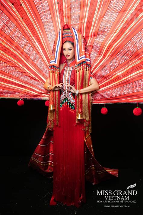 Cô Em Dao Đỏ là trang phục dân tộc của Á hậu Bảo Ngọc