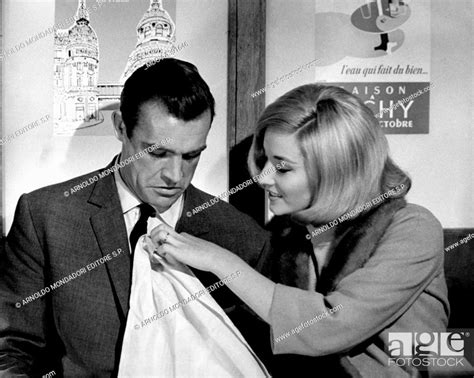 Daniela Bianchi And Sean Connery In From Russia With Love Stock Photo