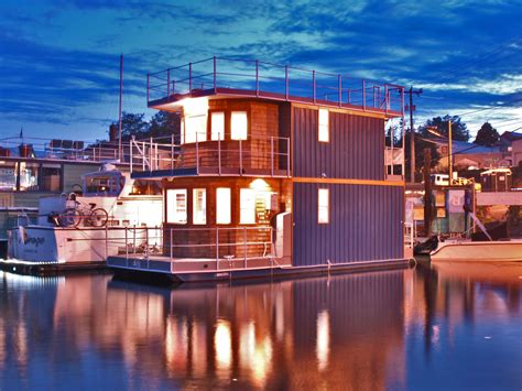 SOLD! Upscale Seattle Houseboat Excellent location Lake Union. Spacious