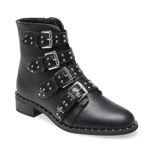 Bottines plates avec boucles cloutées. Bottines noires en simili cuir avec boucles et clous femme ...