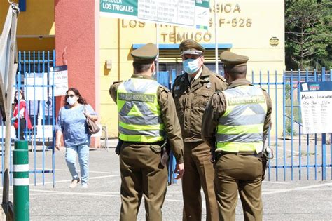Asimismo, se publicaron las mesas y locales de votación, que para optimizar al atención de los electores se han reducido en cantidad, lo que en los tres días hábiles siguientes a la publicación de la nómina de vocales, es decir lunes 9, martes 10 y miércoles 11 de noviembre, los vocales que lo. Primarias 2020: solo hubo una detenida por negarse a ser ...