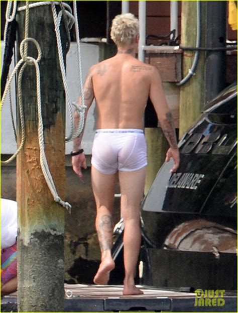 Justin Bieber Goes Wakeboarding In Just His Boxers Photo 991481 Photo Gallery Just Jared Jr