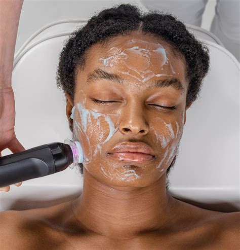 Hydrate Treatment Glo2facial By Geneo