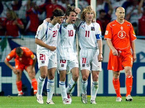 Anders als bei den beiden europameisterschaften 1996 und 2004, als tschechien mit frechem offensivfußball überzeugte und ins finale bzw. Niederlande-Tschechien bei der Euro 2004:das auffälligste ...