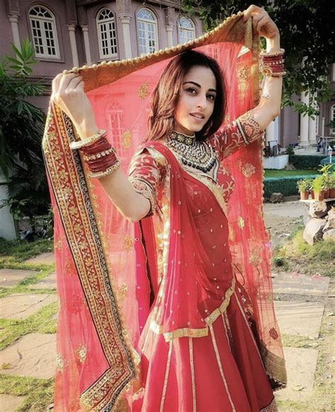 Pin By Nishant Gupta On Niyati Fatnani Popular Actresses Fashion