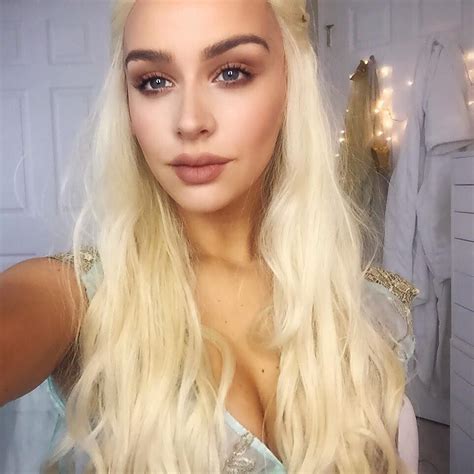 Khaleesi Game Of Thrones Game Of Thrones Cosplay Game Of Thrones