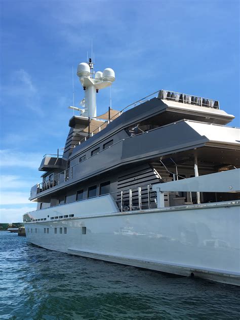Mizu Yacht Charter Details Oceanfast Austal Charterworld Luxury