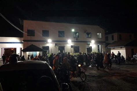 Balai polis komuniti bandar sungai long. COVID-19: Orang ramai berpusu-pusu ke balai polis ...