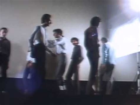 Che emozioni provi nell'ascoltare questa canzone oppure che ricordi affiorano nella tua. Franco Battiato - Centro di gravità permanente - YouTube ...