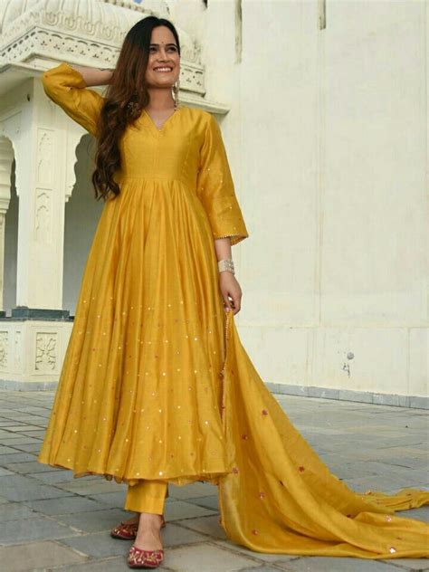 Pin By Raman Malhi On Suits Fancy Dresses Long Anarkali Dress