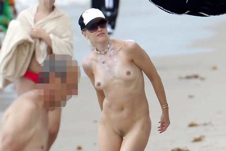 Gwen Stefani On A Nude Beach Fotos Xhamster Com My XXX Hot Girl