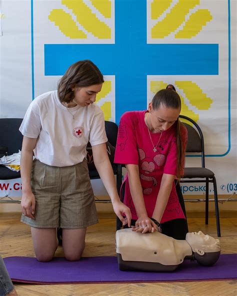 У Тернополі інструктори Українського Червоного Хреста провели тренінг з першої допомоги для