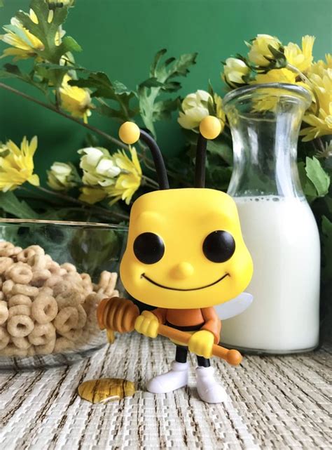 Buzz Bee Representing His Honey Nut Cheerios 😁🐝🍯 Rfunkopop