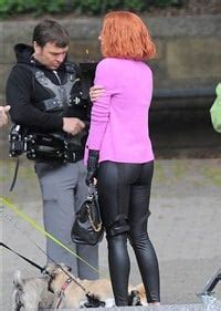 Scarlett Johansson S Ass In Leather Leggings