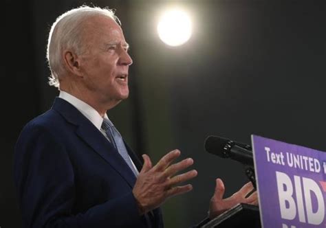 Перевод '拜登' с китайского на русский: 拜登谈弗洛伊德案：美国历史上最大的拐点之一_凤凰网