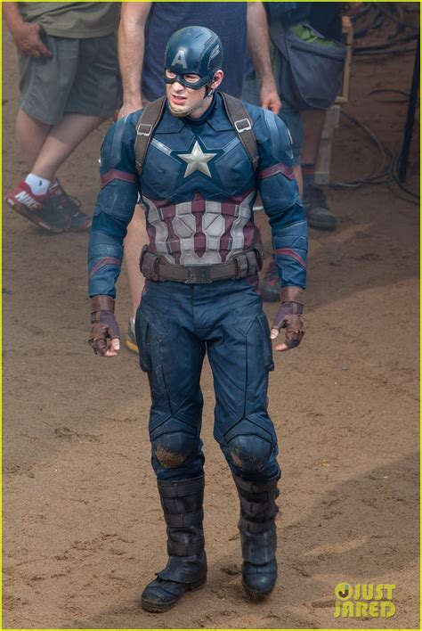 Chris Evans Suits Up For Captain America Civil War Photo 3372818