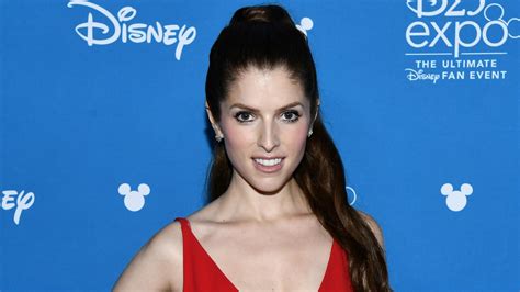 See How Anna Kendrick Tries To Save Christmas In The New Trailer For Noelle
