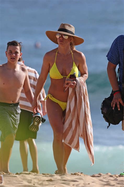 Britney Spears Wears A Yellow Bikini At The Beach In Hawaii Lacelebs Co