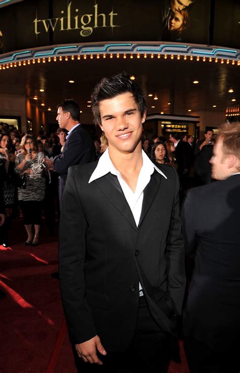 Twilight Opened In Theaters Years Ago Here Are The Best Photos From The Red Carpet Premiere