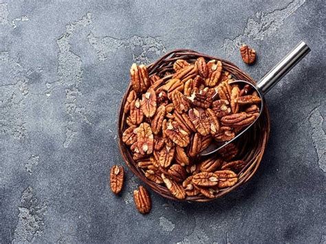 The number of calories in pecans varies based on its method of preparation as well as its quantity. How Many Calories In Handful Of Pecans : Classic Pecan Pie Recipe - Fitclick has over 60,000 ...