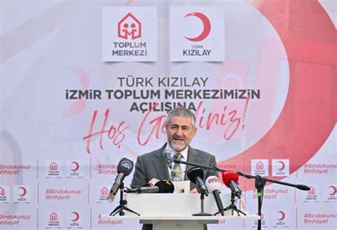 Bakan Nebati Türk Kızılay İzmir Toplum Merkezinin yeni binasını
