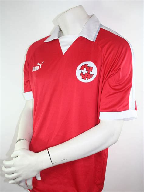 Sichere dir dein em 2021 trikot der schweizer nationalmannschaft. Schweiz Trikot der Fußball Puma Rot Größe XL 2004 EM ...