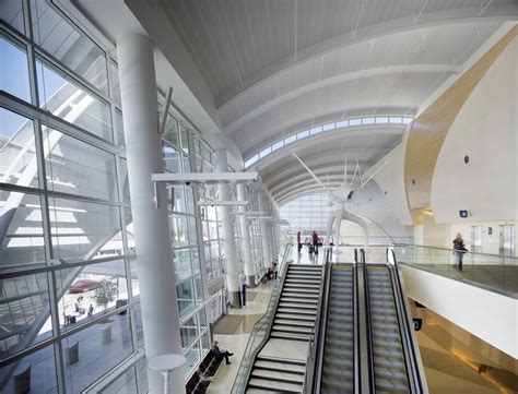 画廊 Norman Y. Mineta San Jose International Airport Terminal B