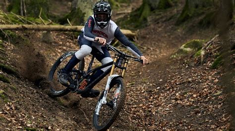 Wütend Entwurf Mut Mountainbike Downhill Mitarbeiter Gut Pflanze