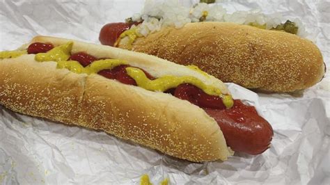 Who should buy canned dog food? This is why Costco's hot dogs are so delicious