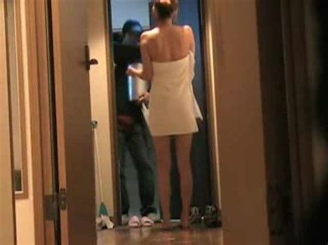 Wife Answers Door Towel Image 4 Fap Cloudy Girl Pics