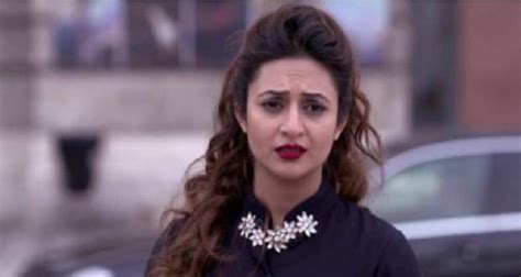 Yeh Hai Mohabbatein Written Update Th April Simmi Gets Scared