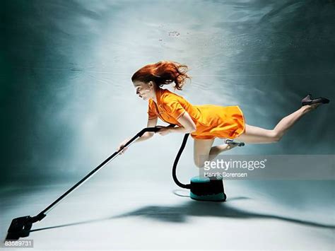 Woman Cleaning Pool Photos Et Images De Collection Getty Images