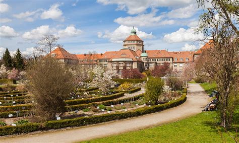 In dem charmanten restaurant können sie bis zu 170 personen bewirten. Englischer Garten München Luxus Botanical Garden Munich ...