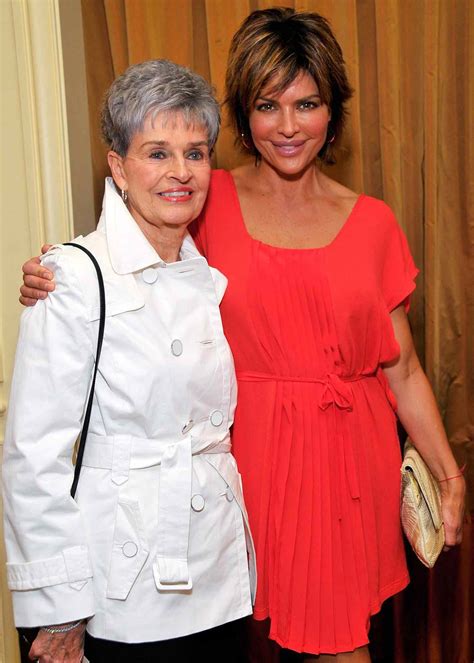 Lisa Rinna Prepares To Mark First Mothers Day Without Mom Lois