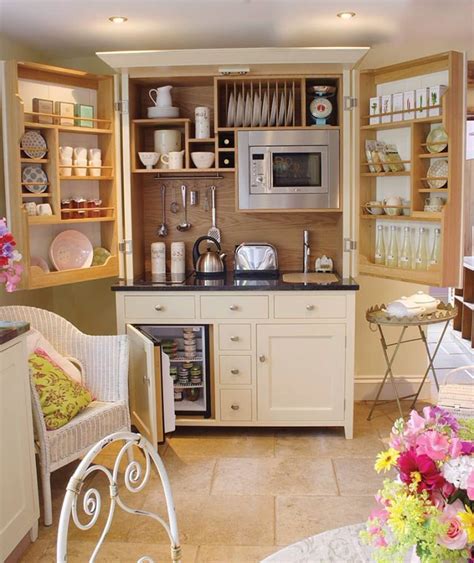 You can sense how everything feels cohesive and put together. Eight great ideas for a small kitchen | Interior Design Paradise