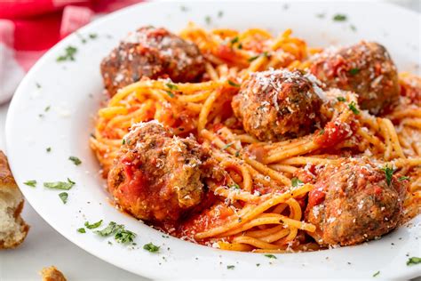 From healthy chicken meatball meals to meatballs made out of leftover thanksgiving stuffing, these recipes are ideal for family dinners. Linguine with meatballs - Daily Recipes