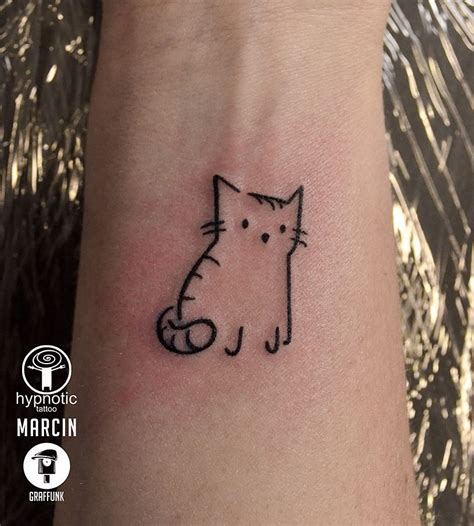 24 Beautiful Cat Tattoos To Inspire Your Next Ink Session Cat Tattoo