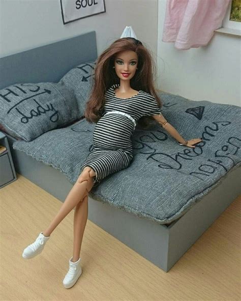 Pin By Sheila Gonzalez On •mñcs• Barbie Dolls Pregnant Barbie Gowns Pregnant Barbie