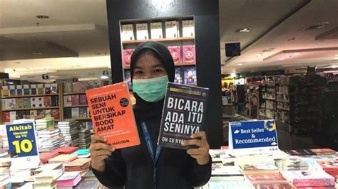 Deretan Buku Terlaris Di Gramedia Mari Makassar Pekan Ini Lengkap