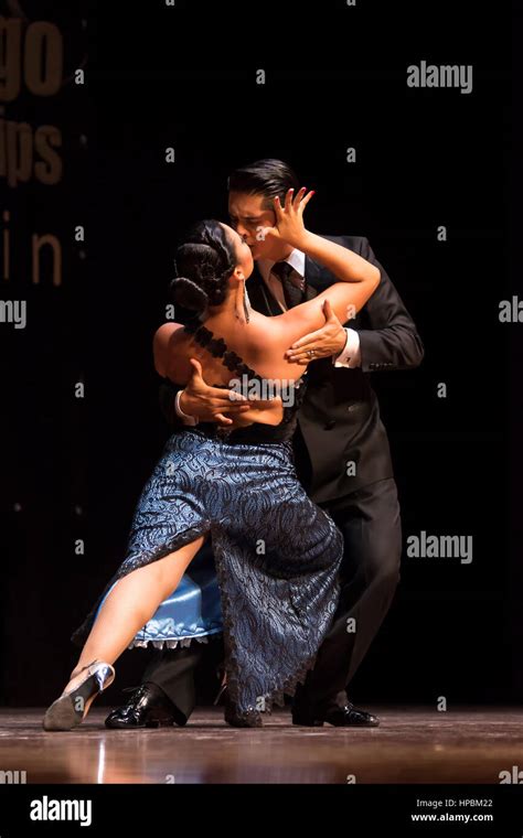 Pareja Bailando Tango En El Campeonato Mundial De Tango Concurso De